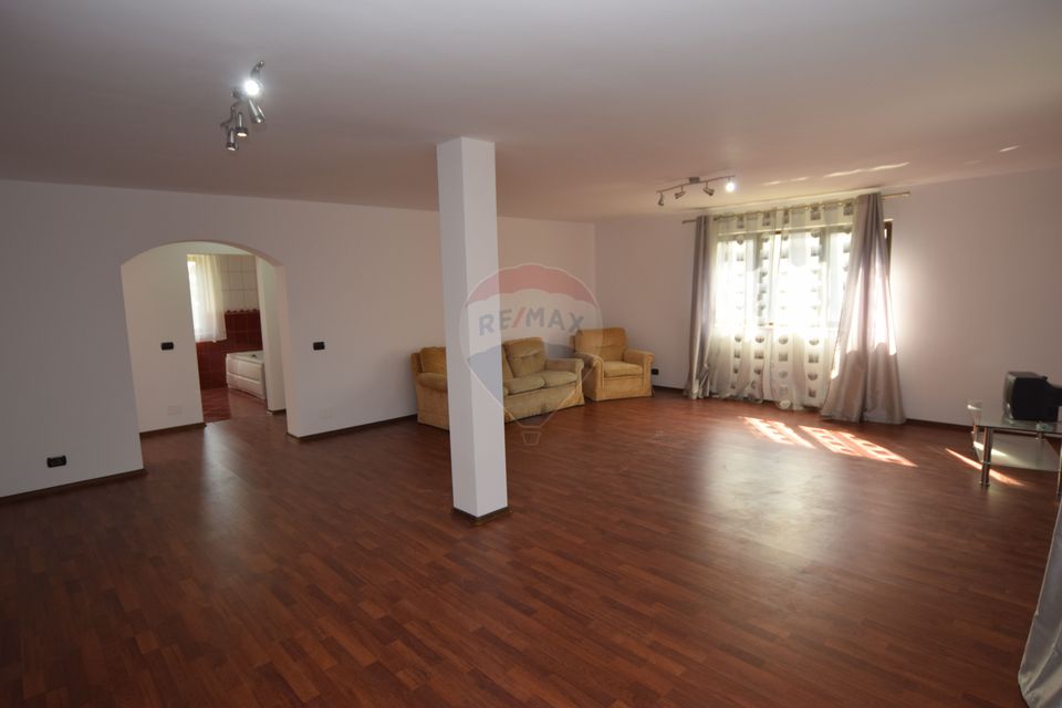 6 room House / Villa for sale