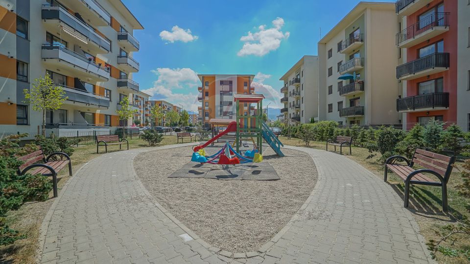 Apartament 2 camere cu parcare și grădină 30mp, zona Tractorul