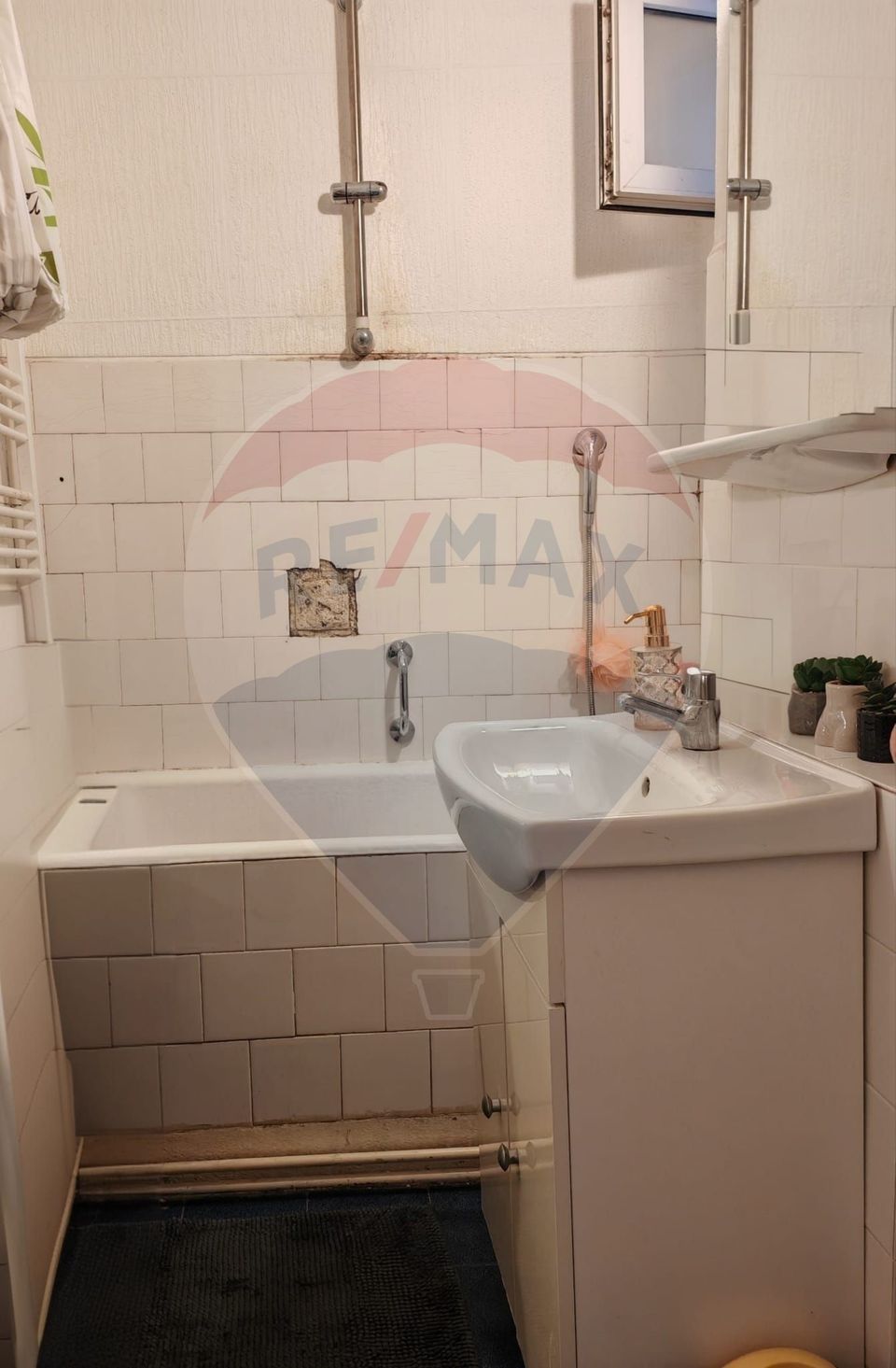 Apartament cu 3 camere de vânzare în zona Noua