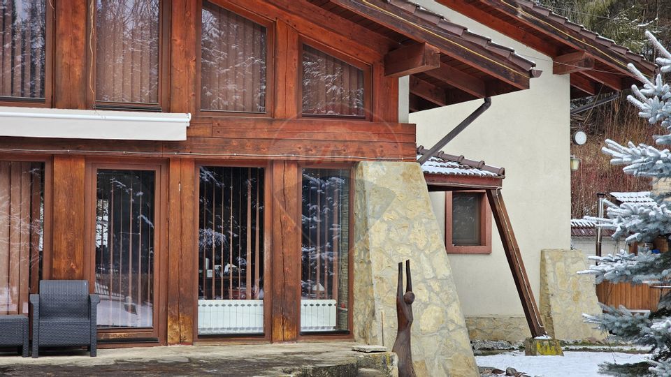 Vilă de lux cu 4 camere de vânzare în Câmpulung Moldovenesc, Suceava