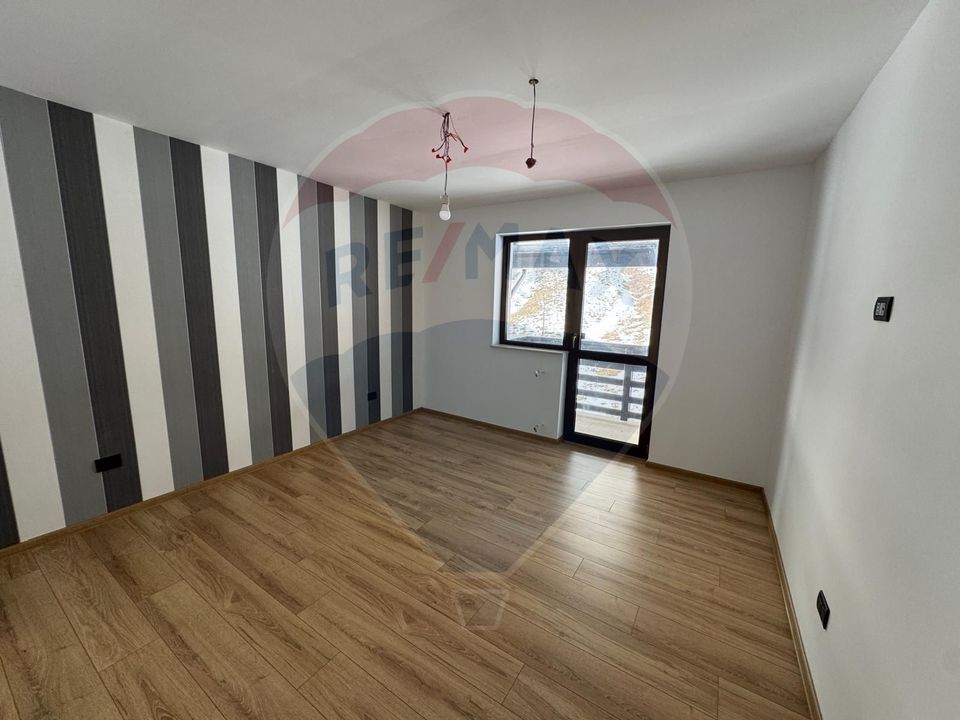 8 room House / Villa for sale, Darmanesti area