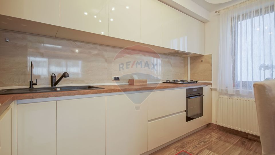 4 room Apartment for sale, Tractorul area