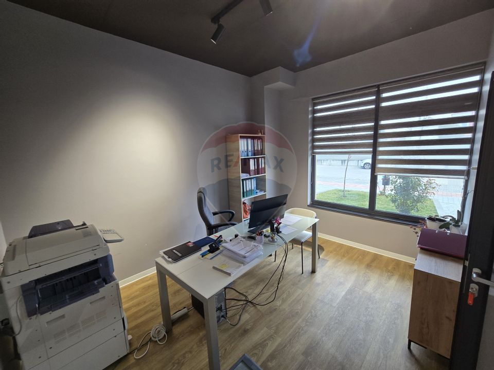Spatiu Comercial/Birouri | 174 mp | 3 Intrări | 4 Locuri de Parcare