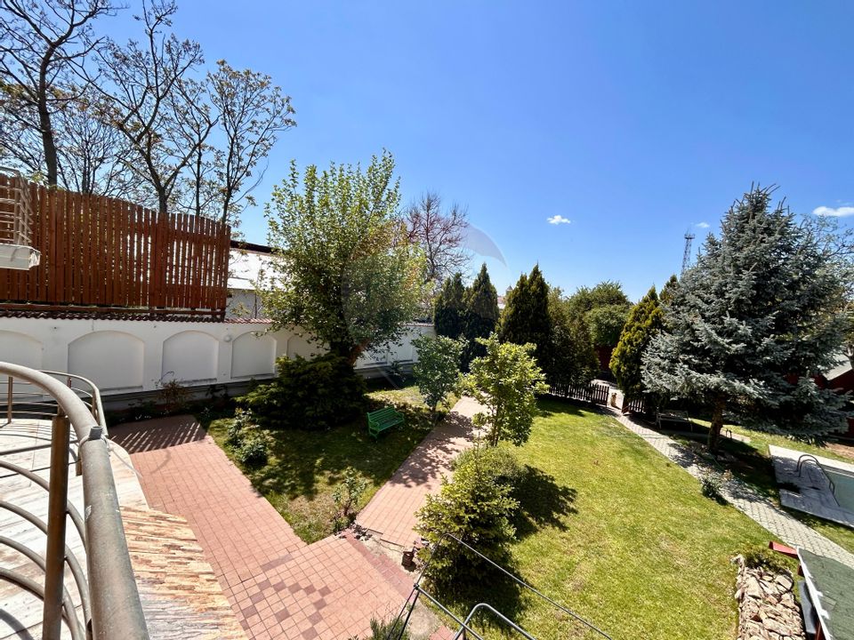 Casă / Vilă cu 16 camere de vânzare în zona Central