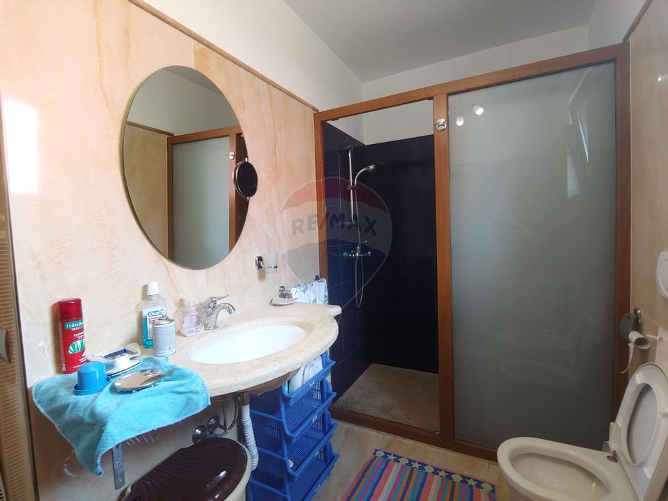 Casă / Vilă de lux cu 5 camere de vânzare în Vadu Moldovei, Suceava