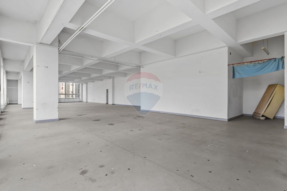 Cladire unica cu destinatii multiple de vanzare Ultracentral Arad