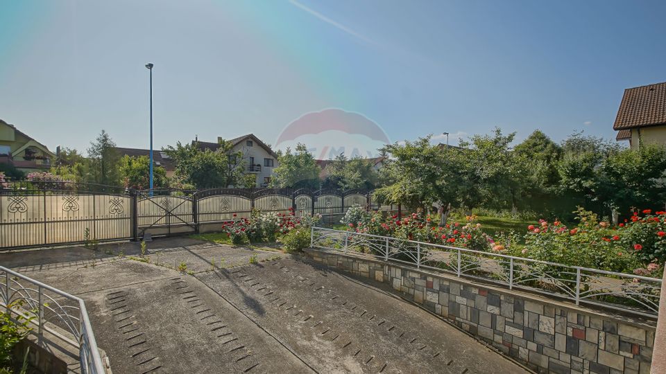 Vila impunatoare, rezidenta cu pretentii, Tractorul, Brasov