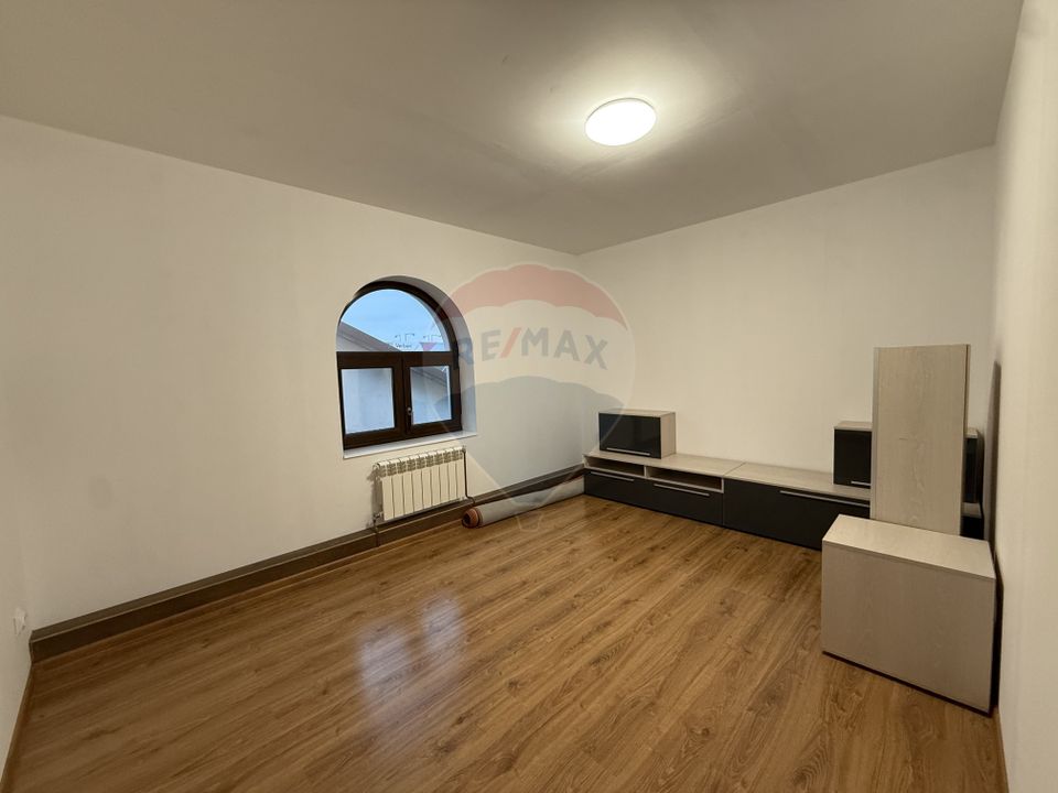 Casă / Vilă cu 7 camere de vânzare în Ovidiu Sud Constanta