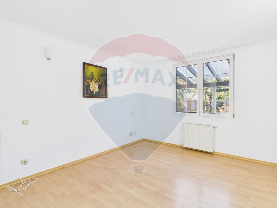 De vanzare | Vila in Paradisul Verde cu gradina si padure proprie |