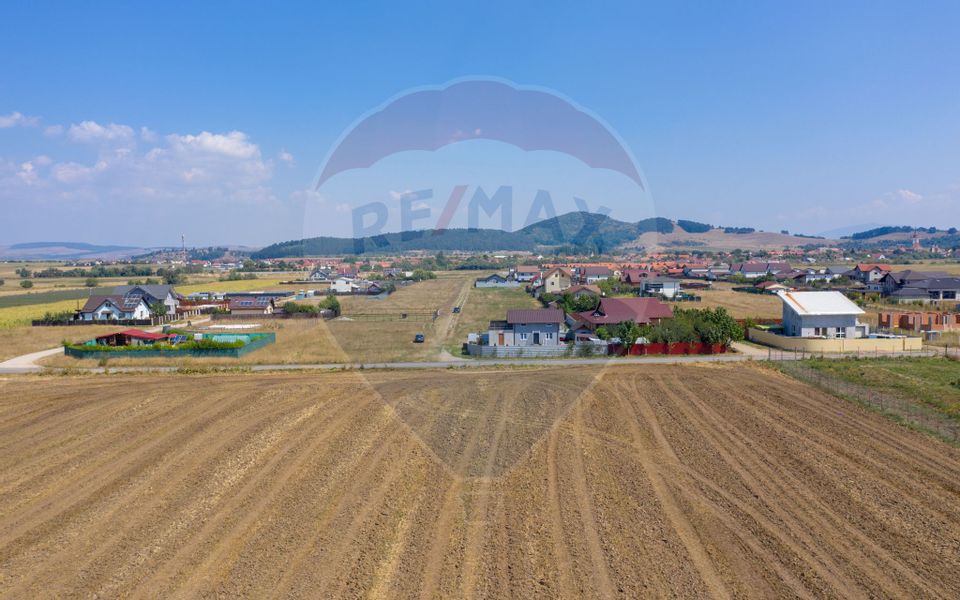 Land 10,700sqm Sanpetru / Strada George cosbuc