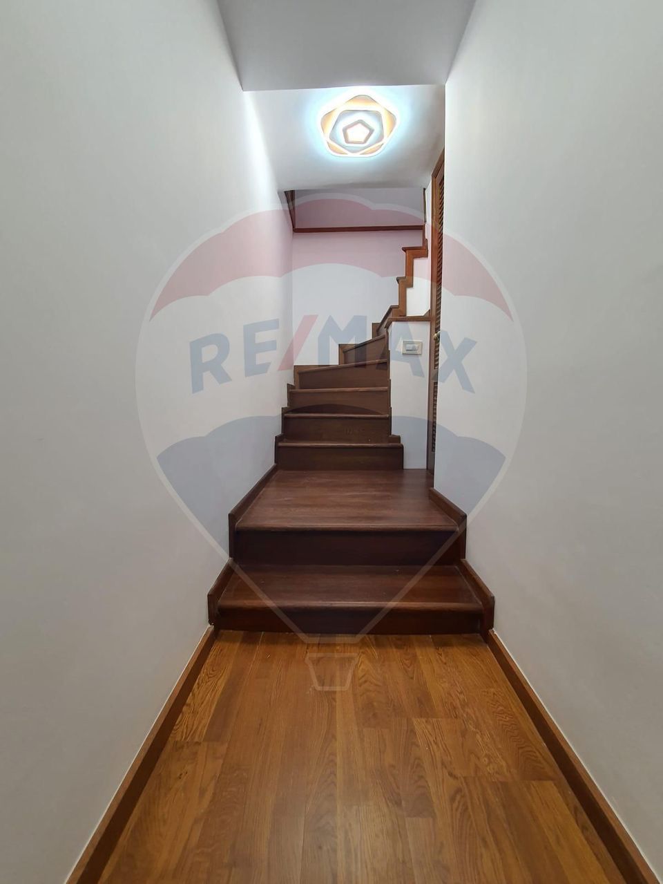 Villa / Commercial space for rent in Cotroceni