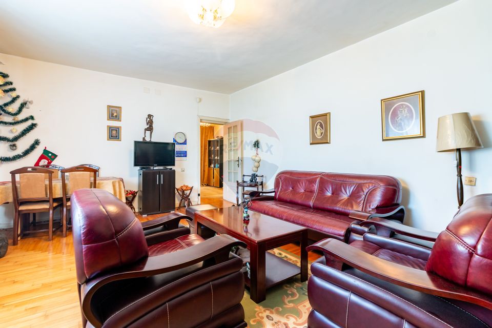 Casă / Vilă cu 4 camere de vânzare în zona Giulesti Sarbi