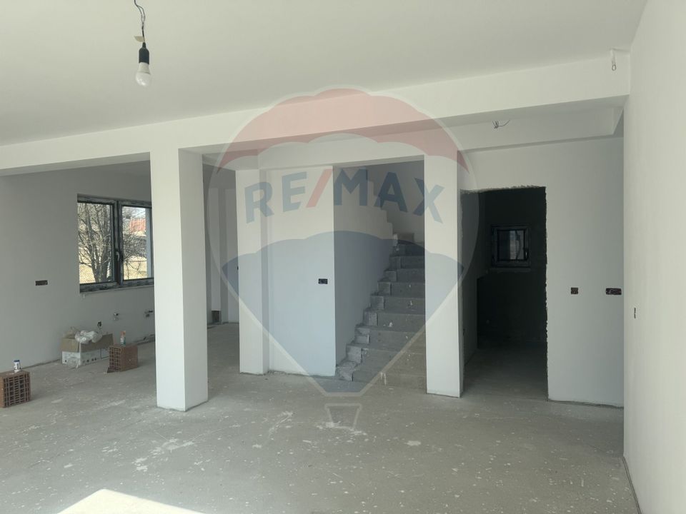 5 room House / Villa for sale