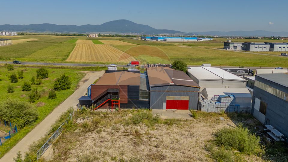 Hala + Spatiu de birouri cu destinatii multiple : Teren 1116 mp