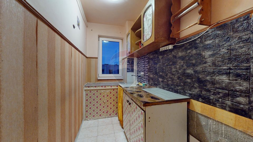Apartament 3 camere de vânzare, necesită renovare, Săcele