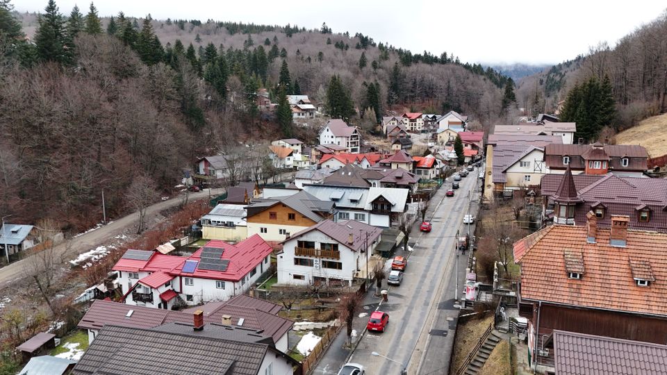 Casă / Vilă cu 9 camere de vânzare în zona Valea Cerbului comision 0%