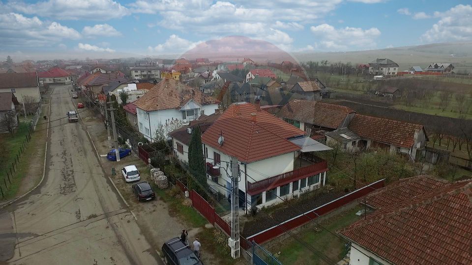 Casa de vanzare, 4 camere,  zona Central Huedin