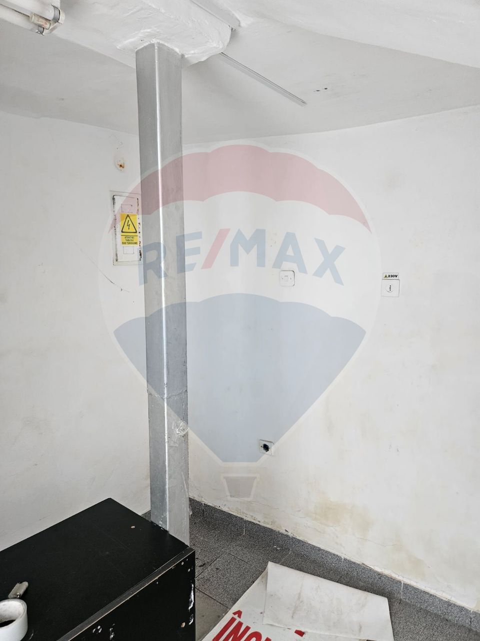8sq.m Commercial Space for rent, Ultracentral area