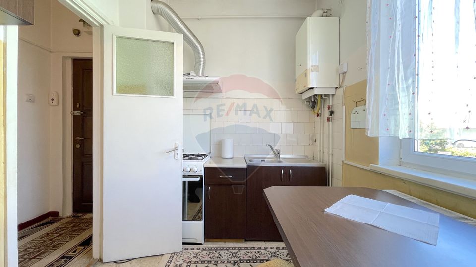 Apartament cu 2 camere de închiriat în zona Tractorul