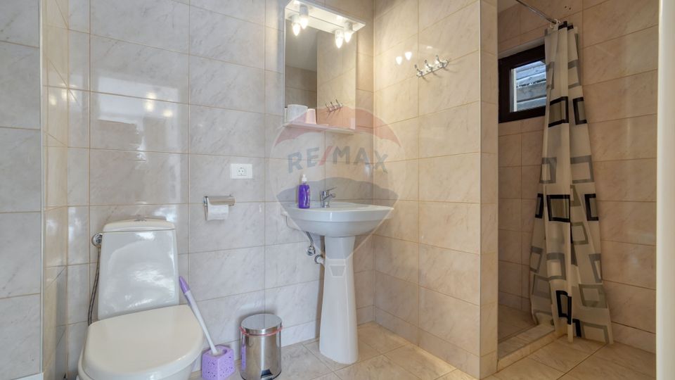 15 room Hotel / Pension for rent