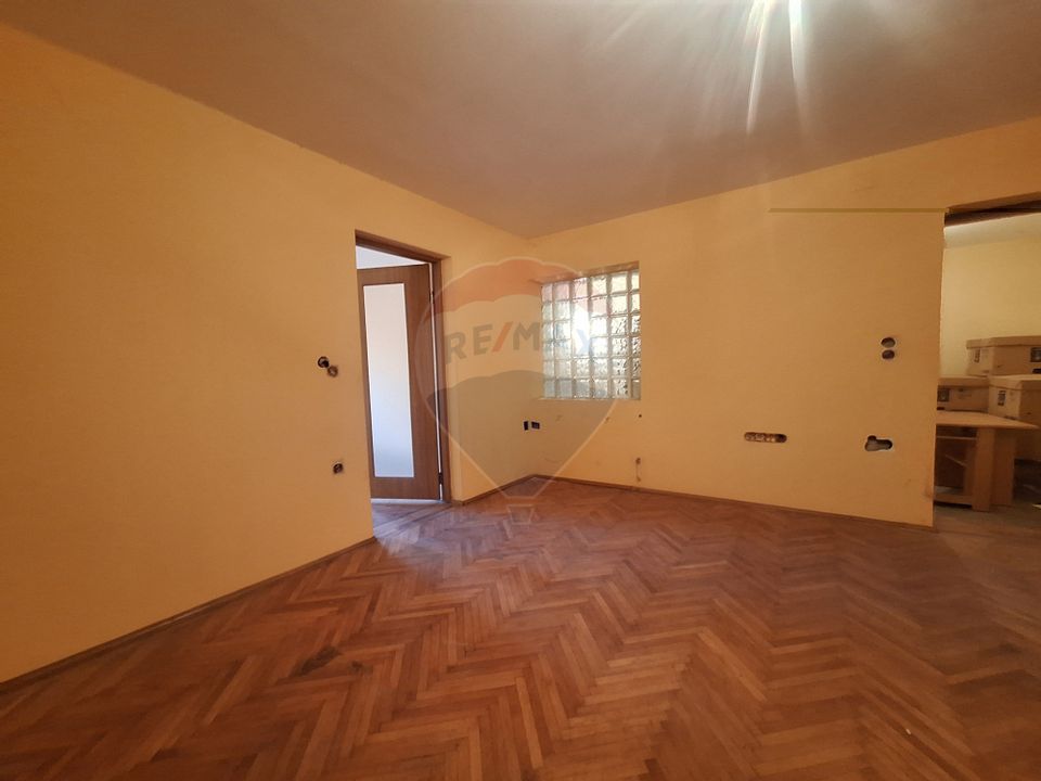 Apartament generos la 3 min pe jos de Podul Minciunilor