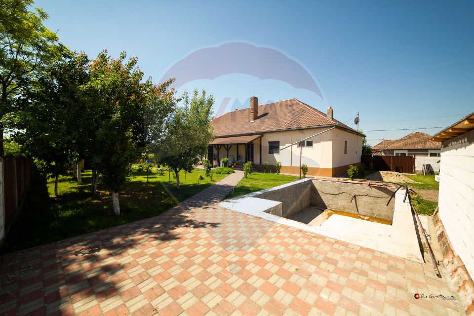 Vând/Schimb casă duplex 150 mp cu piscină – Turnu (10 min de Arad)