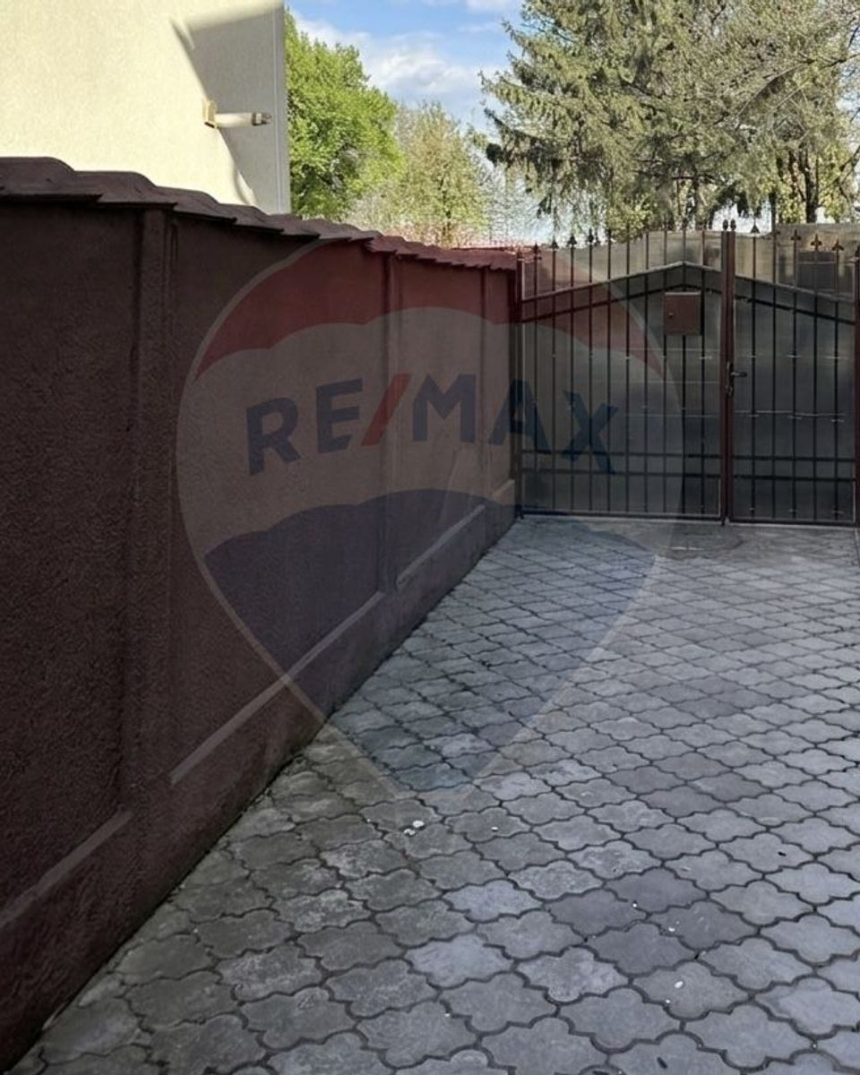 Apartament spațios în casă
