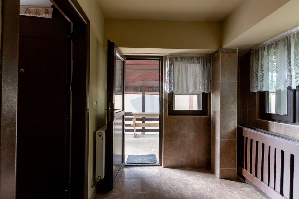10 room House / Villa for sale, Serbanesti area