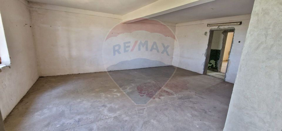 600sq.m Office Space for sale