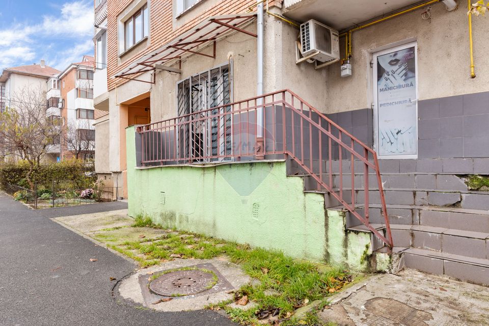 28sq.m Commercial Space for sale, Alfa area