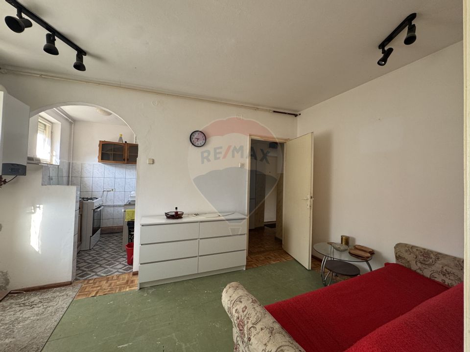 Ap. cu 3 camere, et.4, str. Feleac 1A