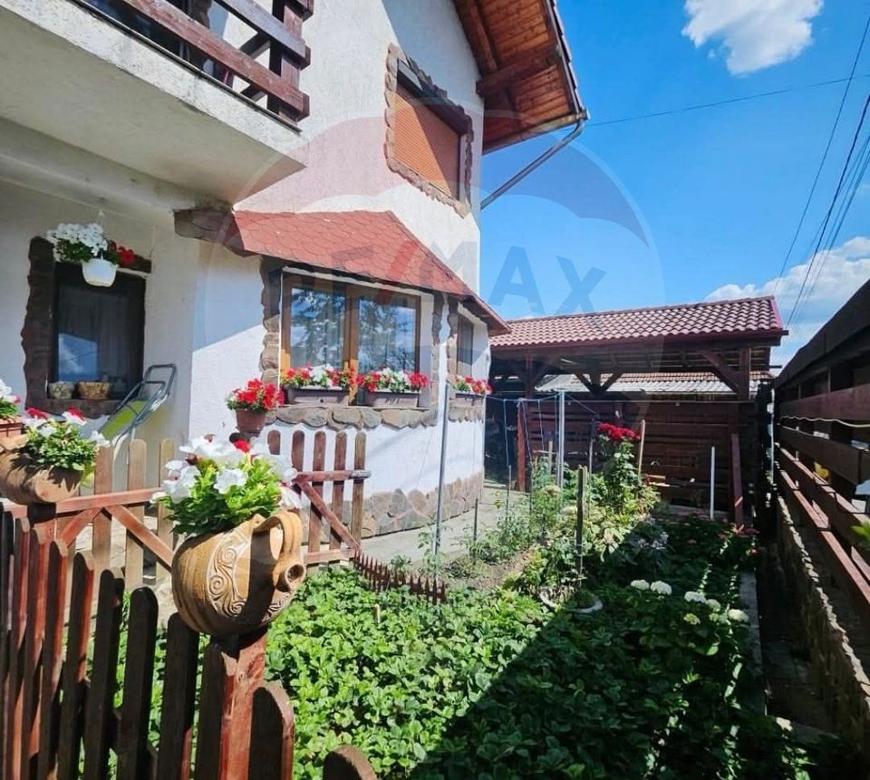 Casă 6 camere si curte, zona Metro Oradea, de vanzare