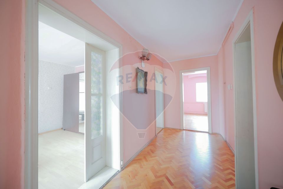 8 room House / Villa for sale, Iosia area