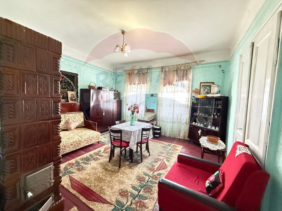 Casă de vânzare în GURA HUMORULUI zona Ariniș 250 mp teren