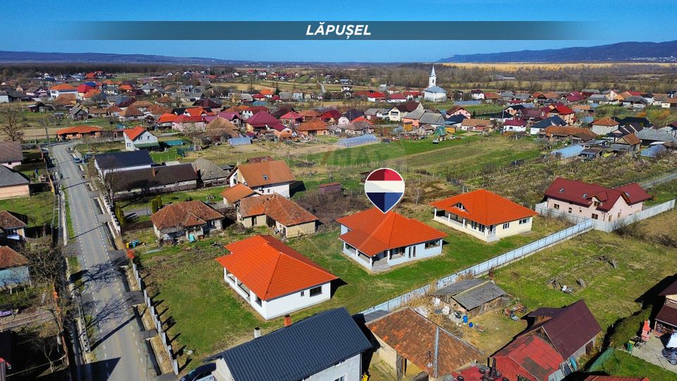 Casă cu 4 camere de vânzare