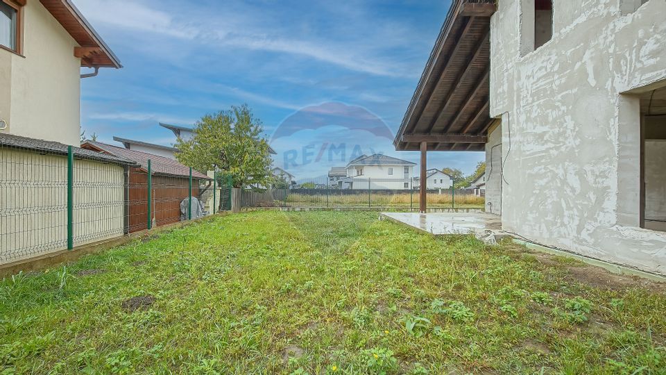 Casă spațioasă la gri, 4 camere, 3 băi, teren 500 mp – zona Bartolomeu