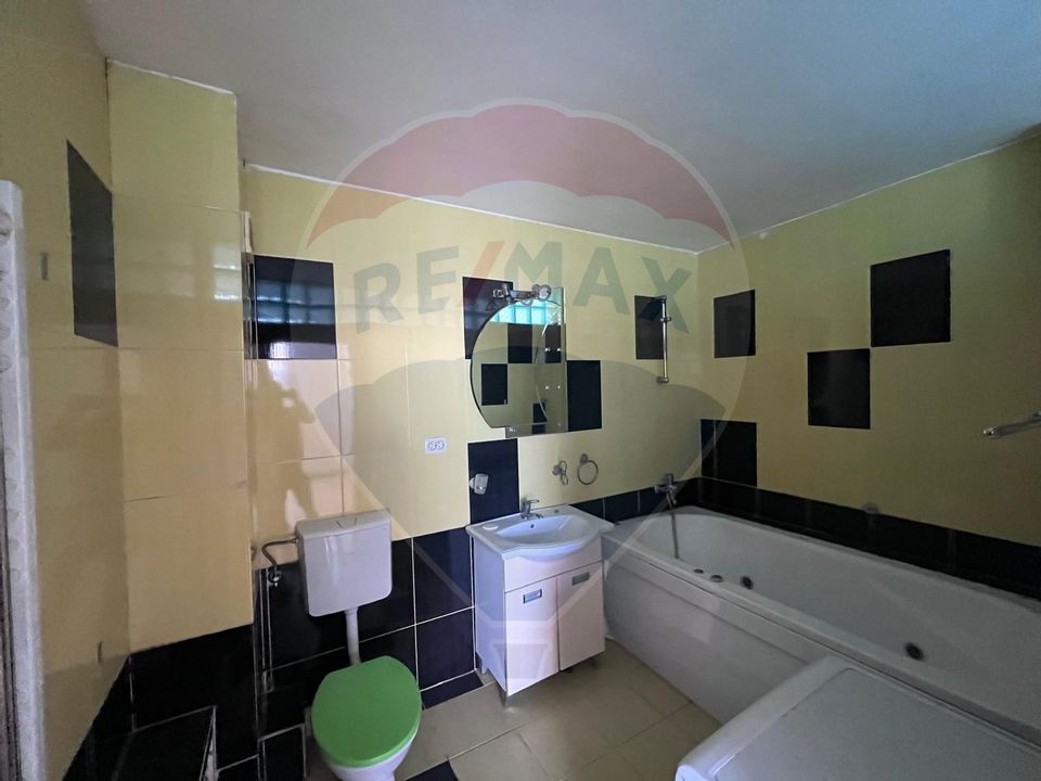 Apartament cu 3 camere de vânzare