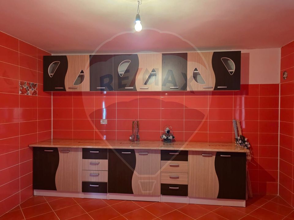 De vanzare casa solida cu teren generos si acces facil Lespezi Bacau