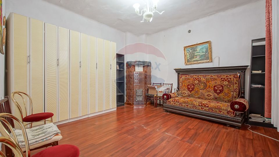 Proprietate cu 2 apartamente și garaj, Schei