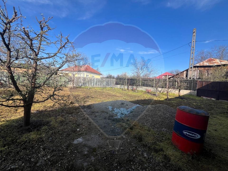 Casă cu 6 camere de vânzare