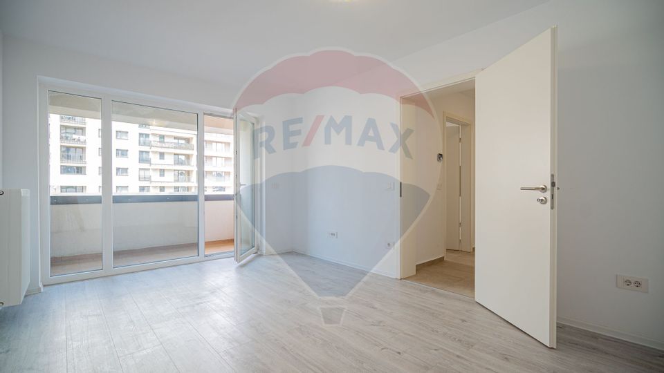 Apartament 2 camere nemobilat, cu loc de parcare si boxa | Coresi