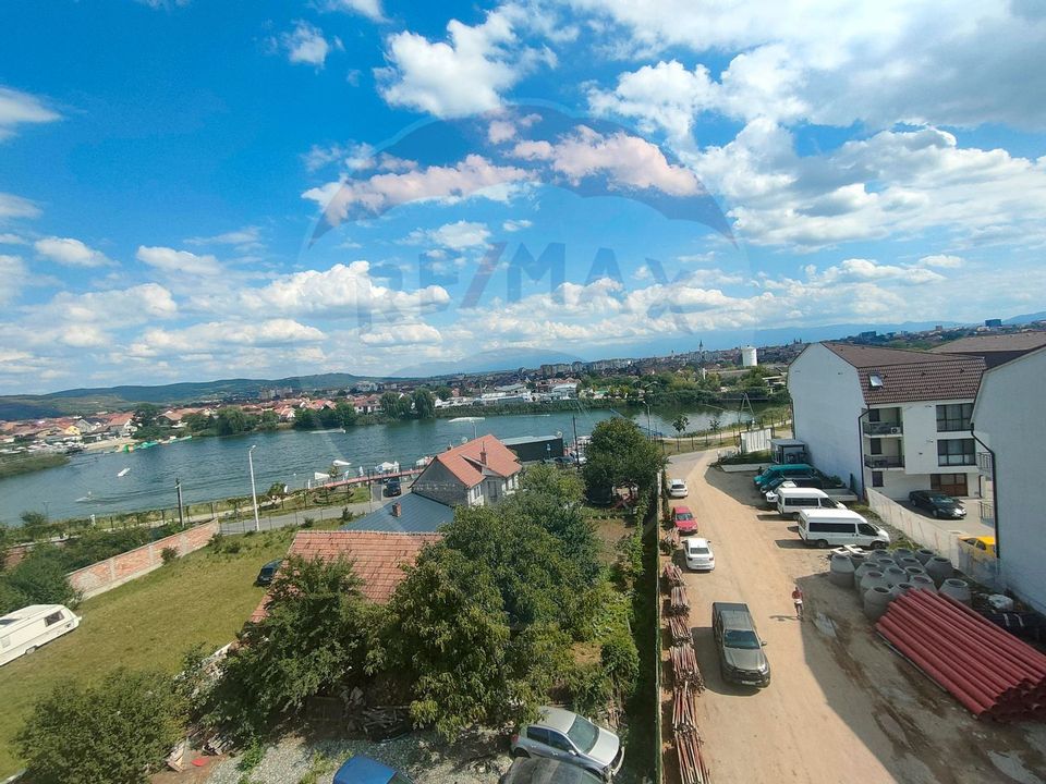 Apartament de vanzare cu gradina