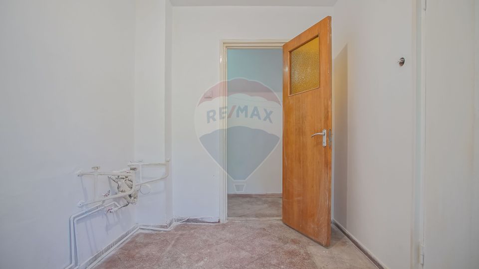 Apartament cu 3 camere de vânzare în Centrul Civic, B-dul Victoriei