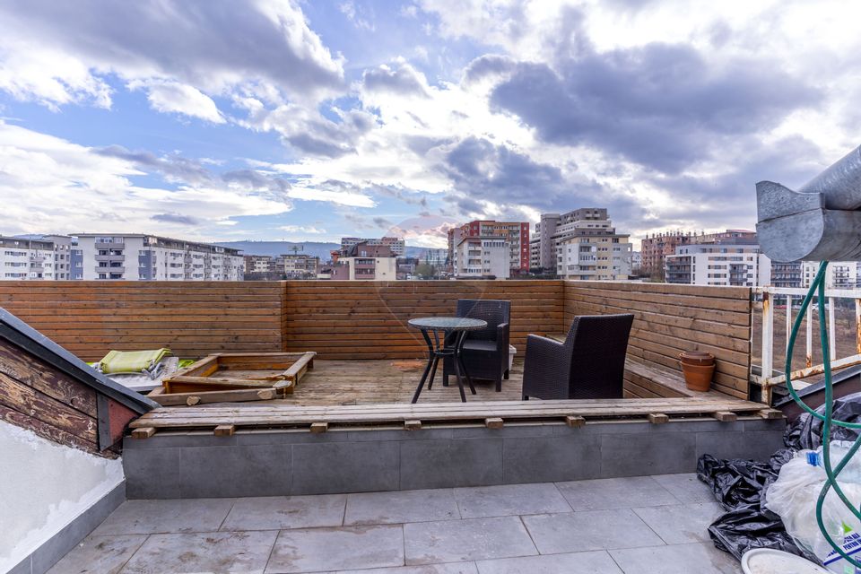 Apartament cu 3 camere de vânzare, 82 mp plus terase