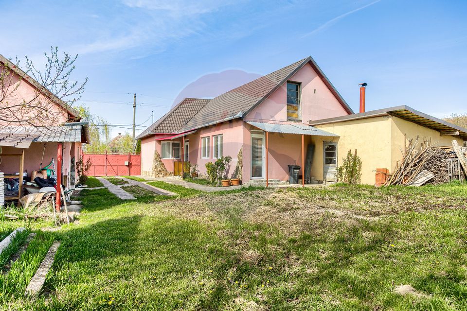 Casă 3 camere de vanzare 1440 mp teren Misca,judetul Arad