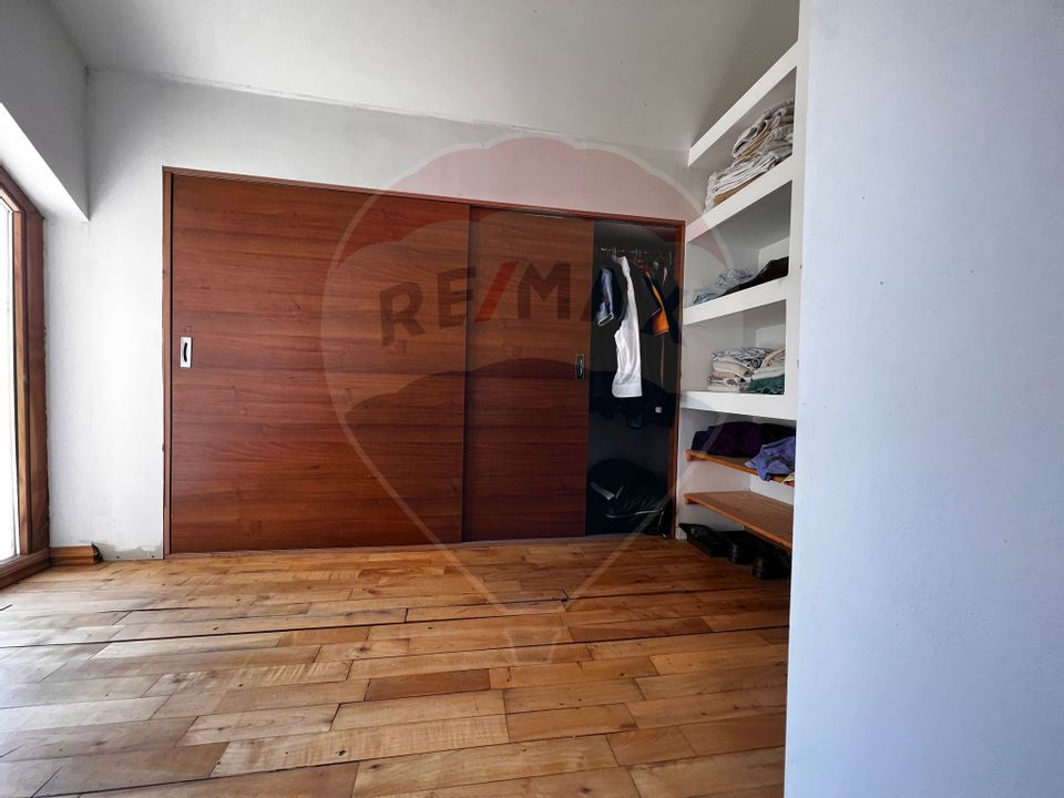 Casa cu 7 camere cu lac de vanzare in Darmanesti