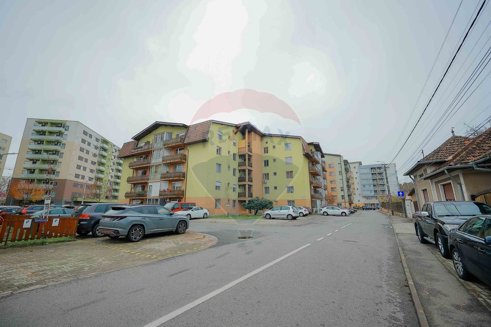 Apartament 3 camere, 2 băi, 91 mpu, lift, terasă mare, Prima Nufărul