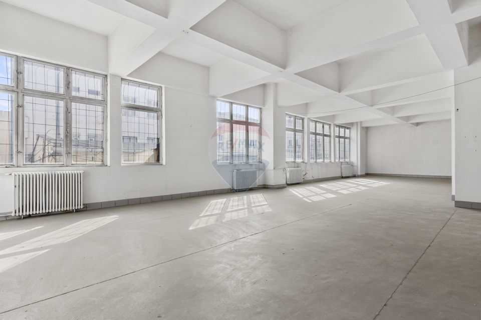 Cladire unica cu destinatii multiple de vanzare Ultracentral Arad