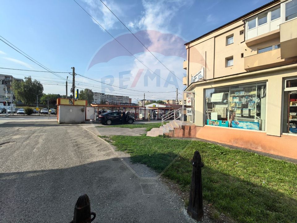 140sq.m Commercial Space, Central area