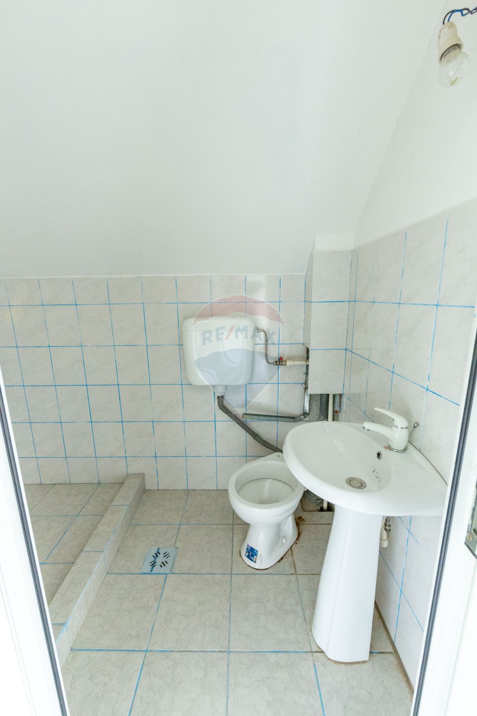 Două Case, O Singură Oportunitate – Viață Liniștită la Țară